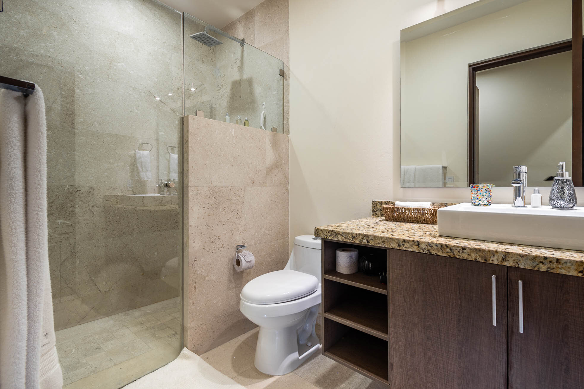 Nayri Life & Spa Pool